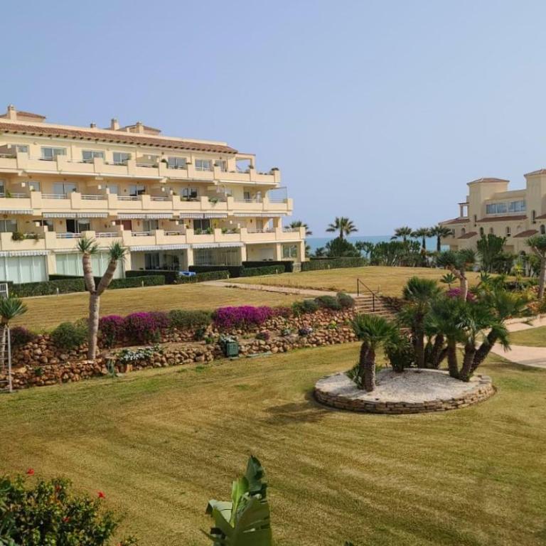 2 bedroom apartment overlooking Mediterranean, 2 outdoor pools - Appartamento con 2 Camere da Letto - 4