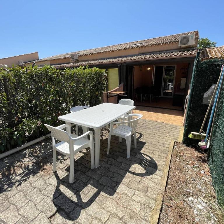 Villa 2 Pièces Mezzanine Climatisée avec Terrasse Privée - 6 Couchages - Saint Cyprien Plage - FR-1-106-36 - Villa - 6