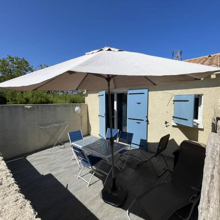 Charmante villa climatisée T2 mezzanine, 6 pers, terrasse ensoleillée, proche plage et commerces - FR-1-106-37 - Villa - 3