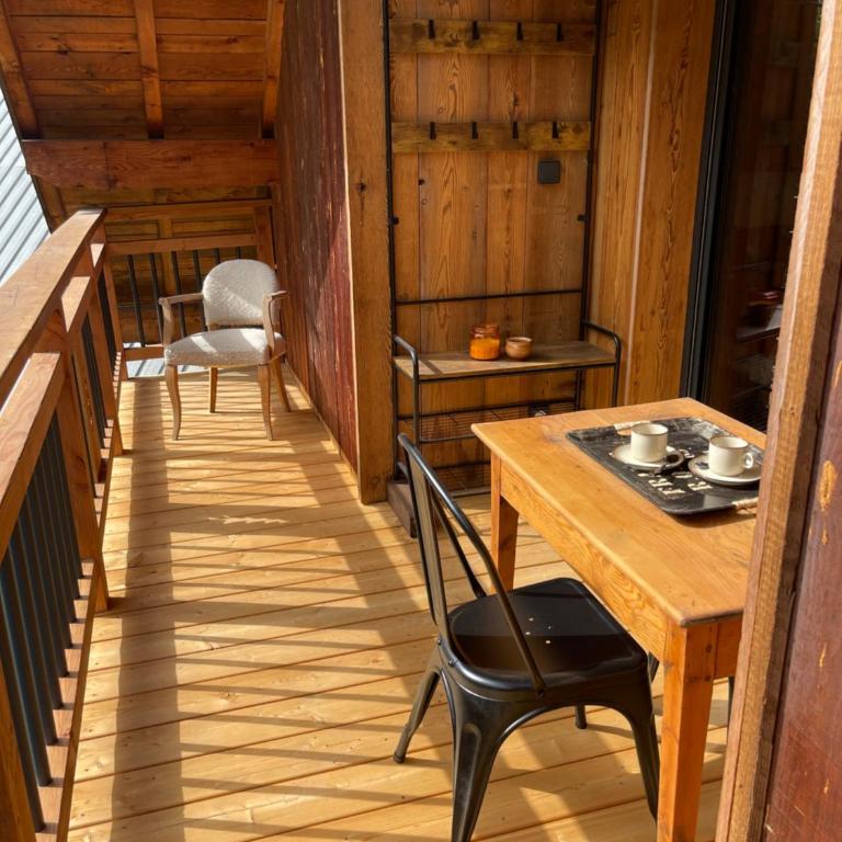 CHAMBRES D'HÔTES LES CHAMBRES D'ELSA - Chambre Double avec Terrasse - 4