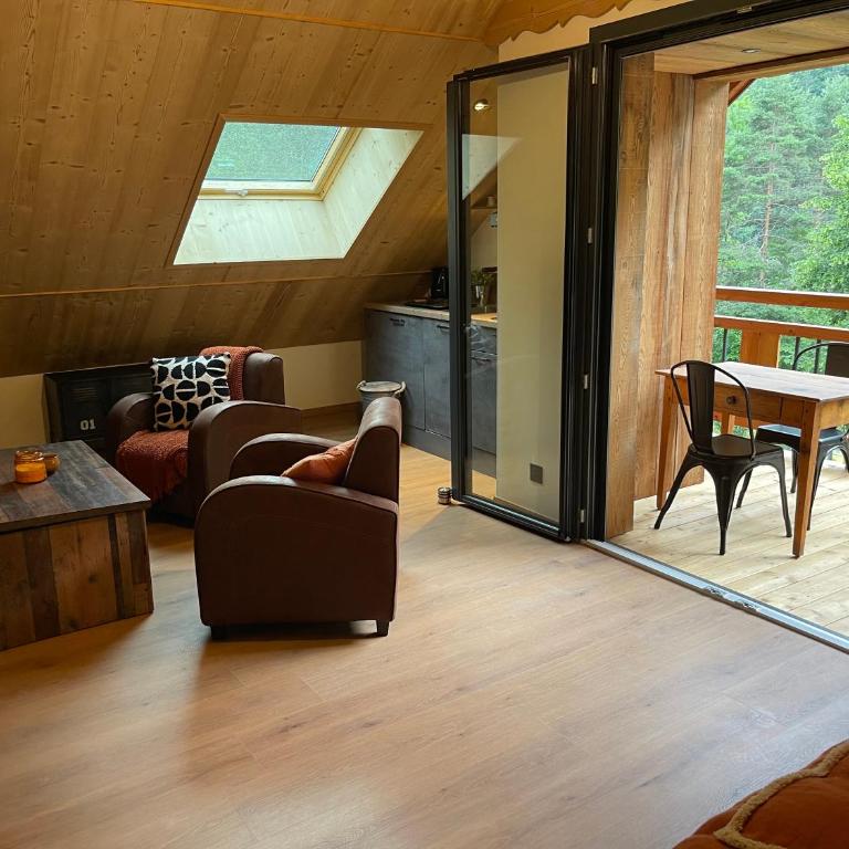 CHAMBRES D'HÔTES LES CHAMBRES D'ELSA - Chambre Double avec Terrasse - 5