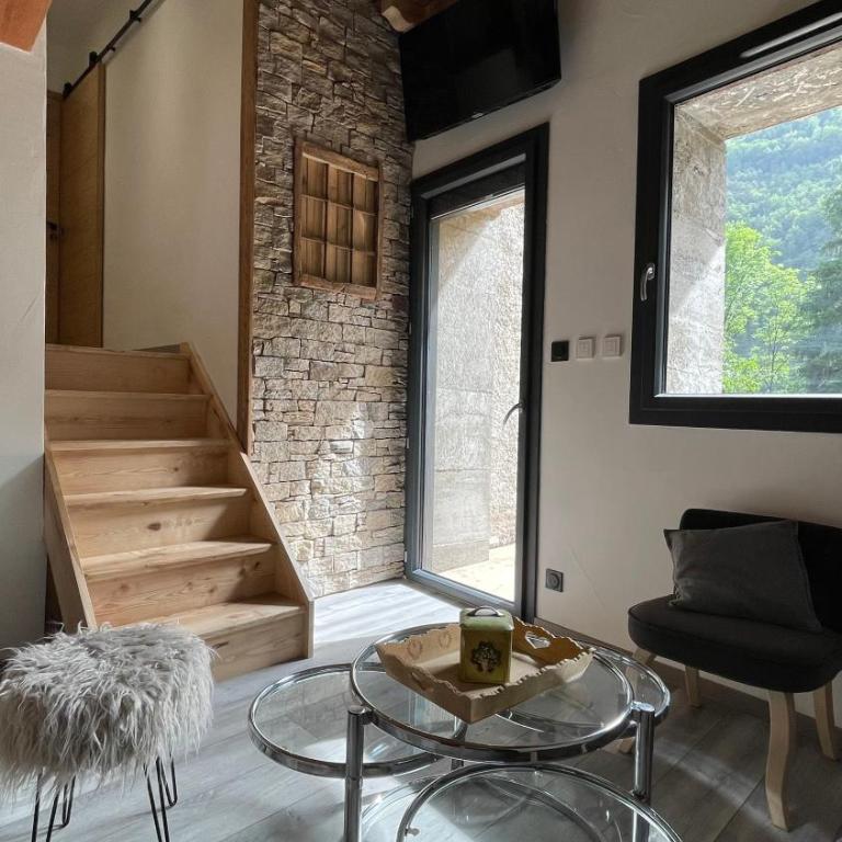 CHAMBRES D'HÔTES LES CHAMBRES D'ELSA - Chambre Triple avec Terrasse - 8
