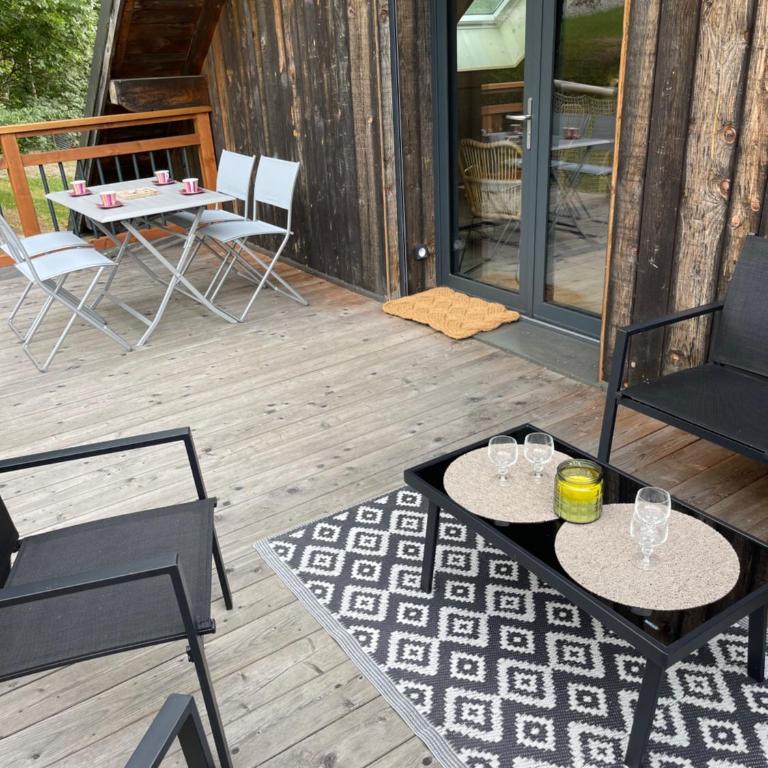 CHAMBRES D'HÔTES LES CHAMBRES D'ELSA - Chambre Familiale avec Terrasse - 9