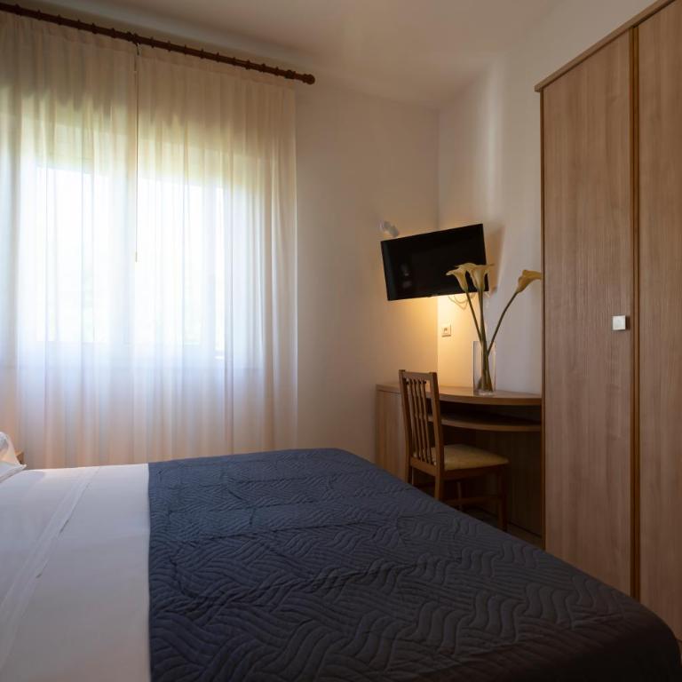 Hotel Mocambo Riccione CENTRALISSIMO AL MARE - Economy Double or Twin Room - 4