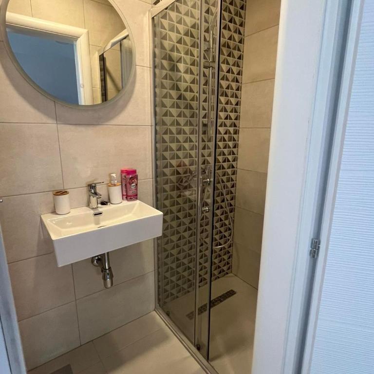 Apartments Ejla&Una - Double Room with Private Bathroom - 1