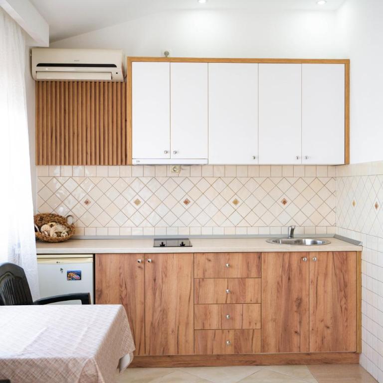 Apartments Villa Egzon - Studio with Sea View - 12