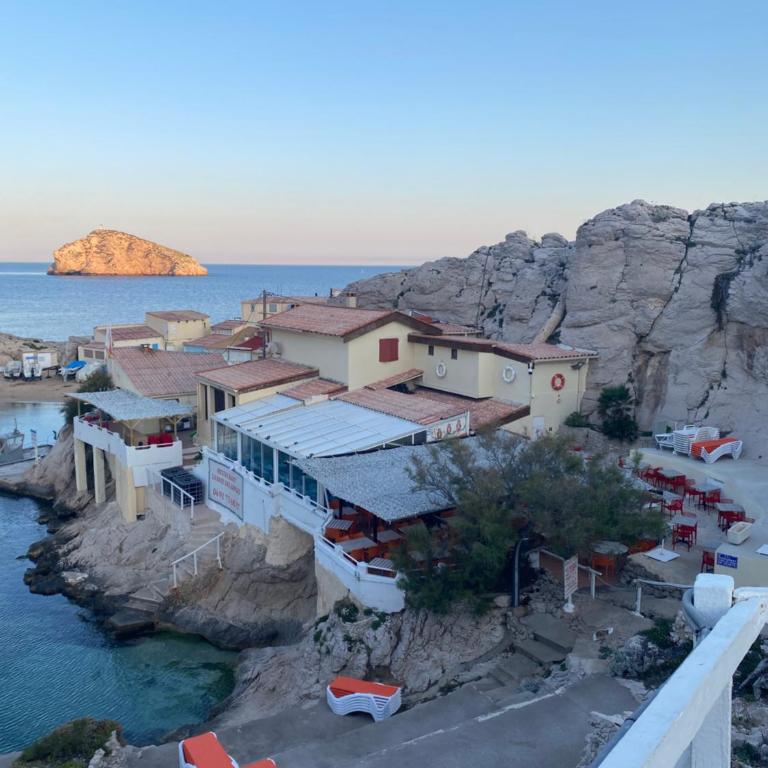 Parc National des Calanques, LA FLIBUSTE DES GOUDES Maison 2 chambres CLIMATISEE, jardins Jaccuzzi proche plage large vue mer PARKING reserve a l arrivee - Maison 2 Chambres - 30