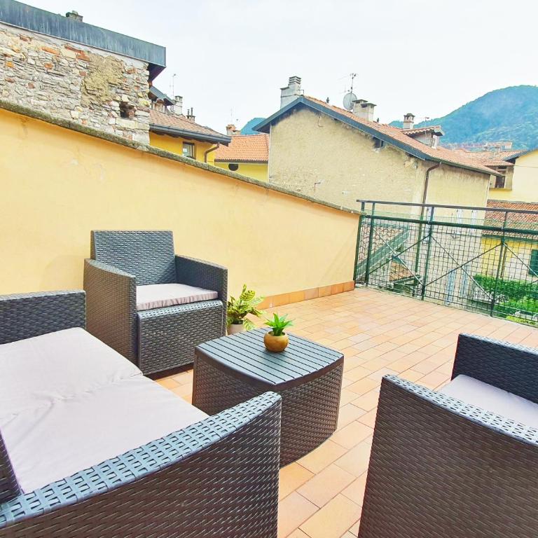 King Como Lake Center 9 posti letto- Grande Terrazza - 2 bagni privati - Appartamento con 2 Camere da Letto - 16
