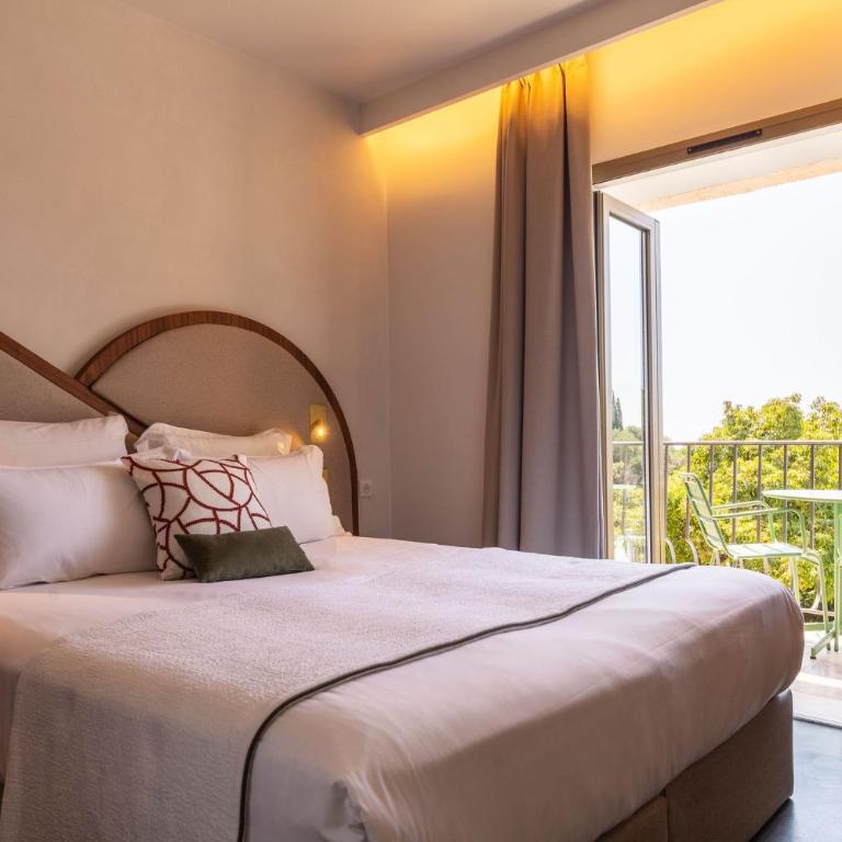Hôtel du Parc Cavalaire sur Mer - Chambre Supérieure avec Balcon Sud - 15