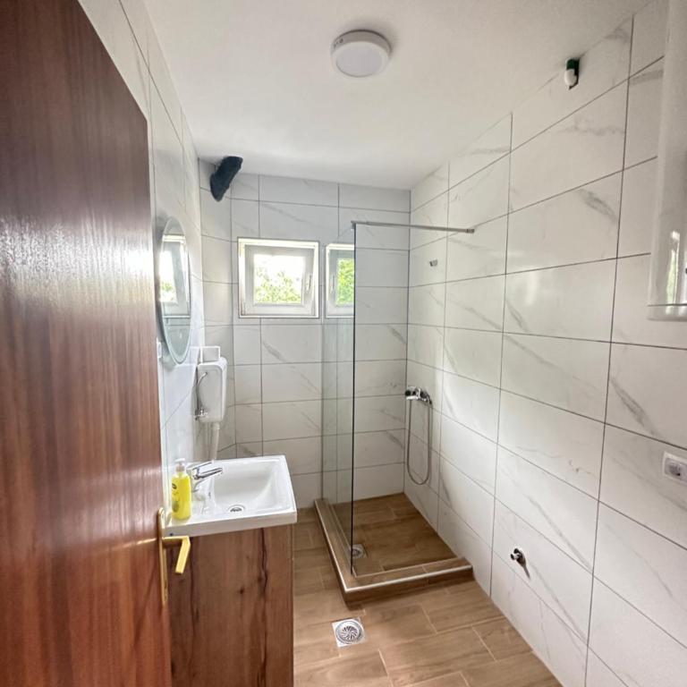 Apartments Božinović - Dvokrevetna Soba sa Bračnim Krevetom - 6