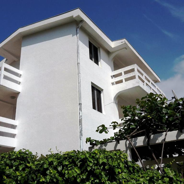 KIWI - Two-Bedroom Apartment - 11