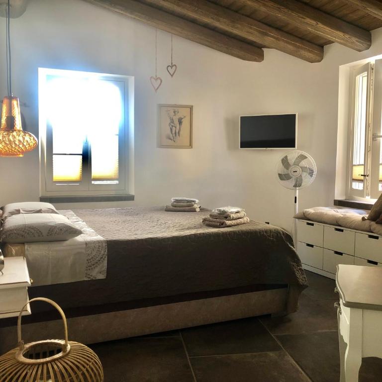 Premium Unique Lakeside view 90 m2 IlRusticodiB Apartment with private garden - Two-Bedroom Apartment - 74