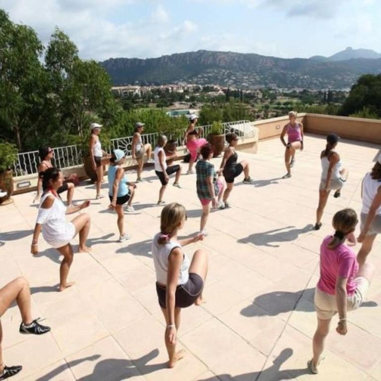 P2 VILLAGE CLUB CAP ESTEREL Vue Golf et Mer, Piscine Chauffée - Familienzimmer mit Meerblick - 14