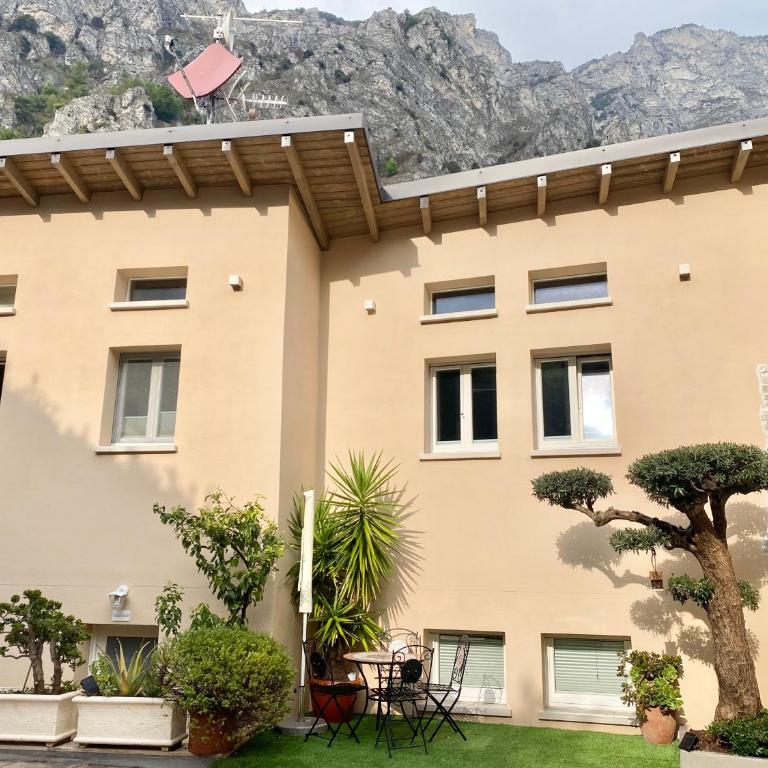 Premium Unique Lakeside view 90 m2 IlRusticodiB Apartment with private garden - Two-Bedroom Apartment - 43