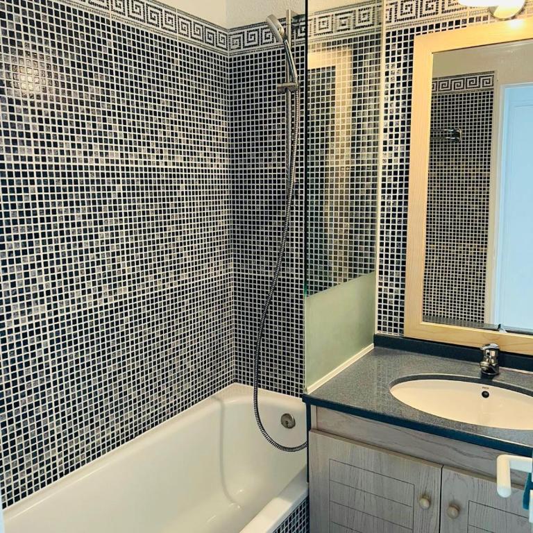 Très joli Appartement 2P au Beach Résidence Trouville- Piscine & vue port - One-Bedroom Apartment - 15