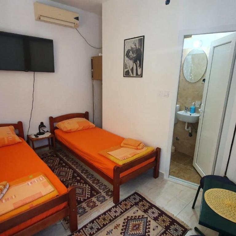 Paulino Rooms - Twin Room with Private Bathroom - 14