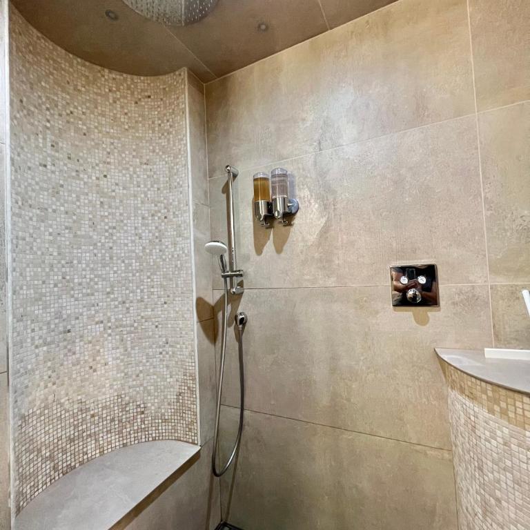 Premium Unique Lakeside view 90 m2 IlRusticodiB Apartment with private garden - Two-Bedroom Apartment - 82