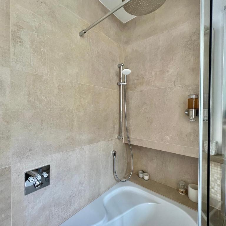 Premium Unique Lakeside view 90 m2 IlRusticodiB Apartment with private garden - Two-Bedroom Apartment - 71