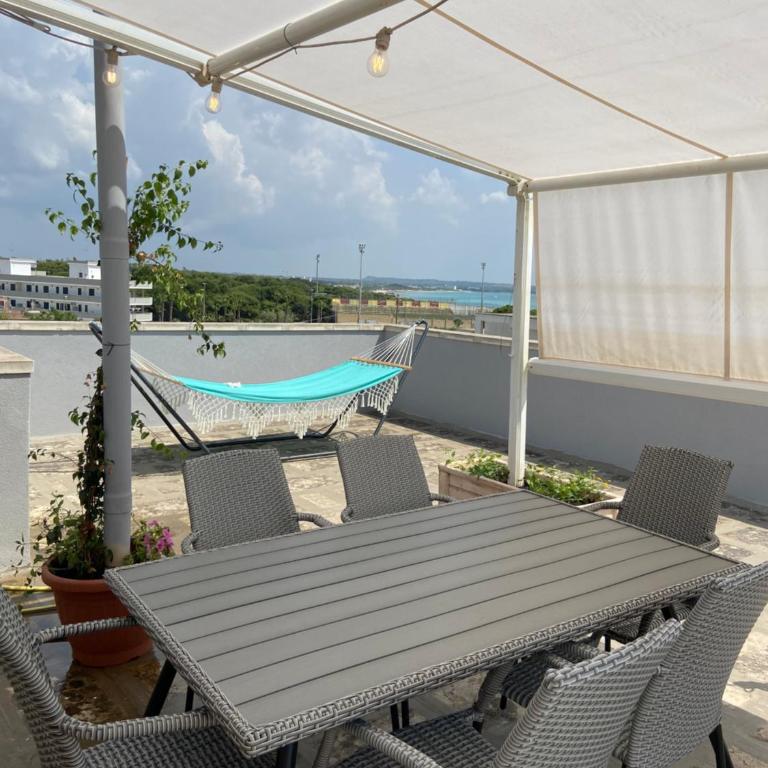 Terrazza vista mare e box auto - Appartamento con 2 Camere da Letto - 33