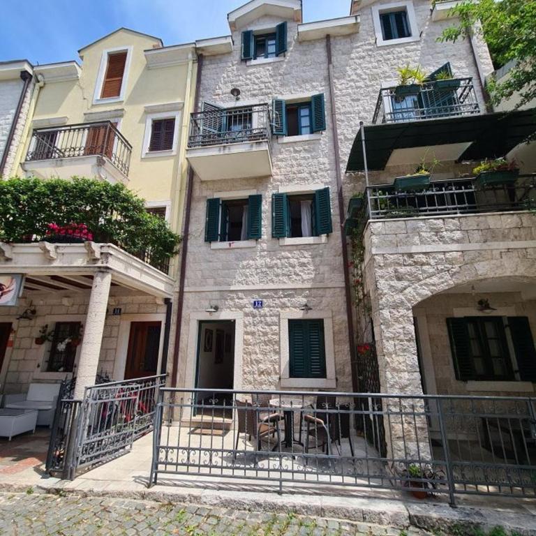 Skver Studio Apartments - Deluxe Studio with Balcony - 9