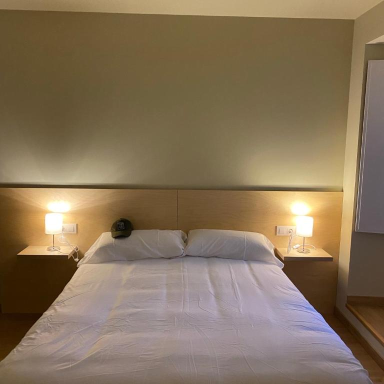 HERITAGE APARTMENTS CERDANYA al carrer Major i parking - Deluxe Apartment mit Balkon und 2 Schlafzimmern - 17