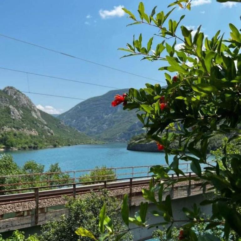 Visit Dreznica - Canyon Retreat - Twin Room with Lake View - 30