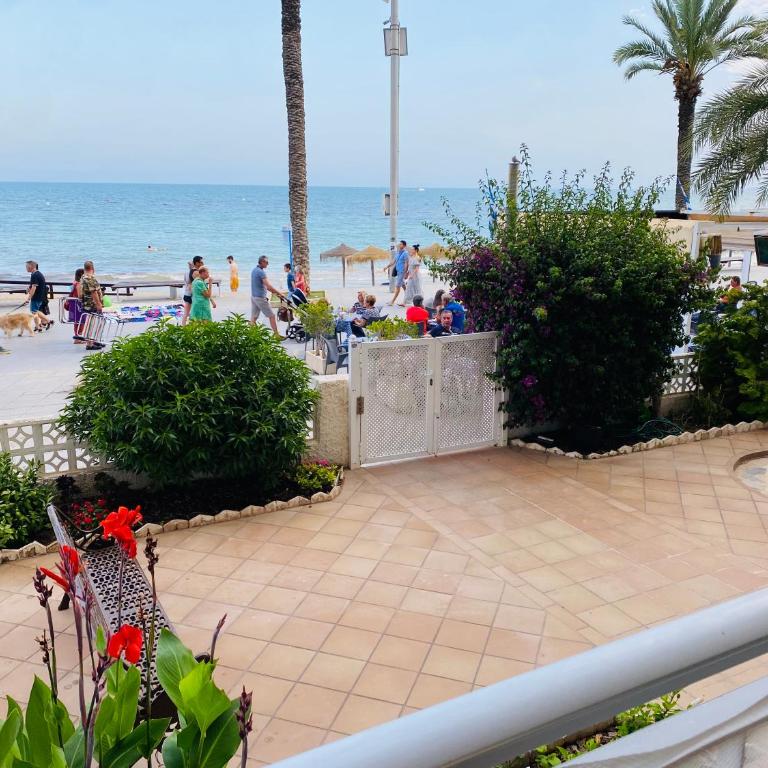 Blue house 1ª linea playa - Three-Bedroom Apartment - 8