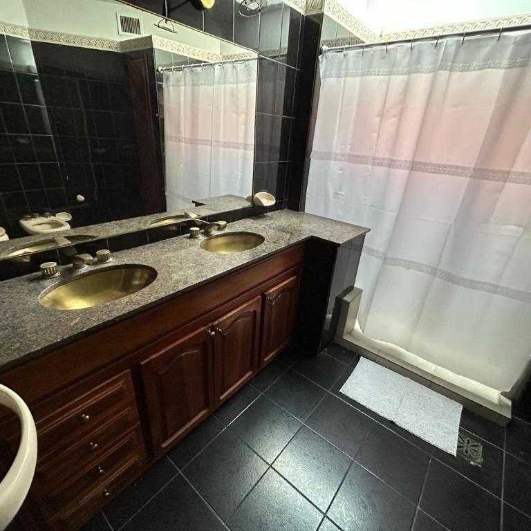 Casa en SAN LUIS - Casa Unifamiliar de 3 dormitorios - 15