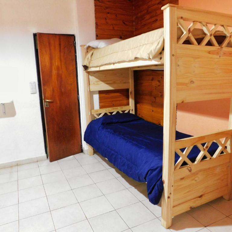 HOSTEL ARRAYAN BARILOCHE - Cama en habitación compartida femenina de 6 camas - 8