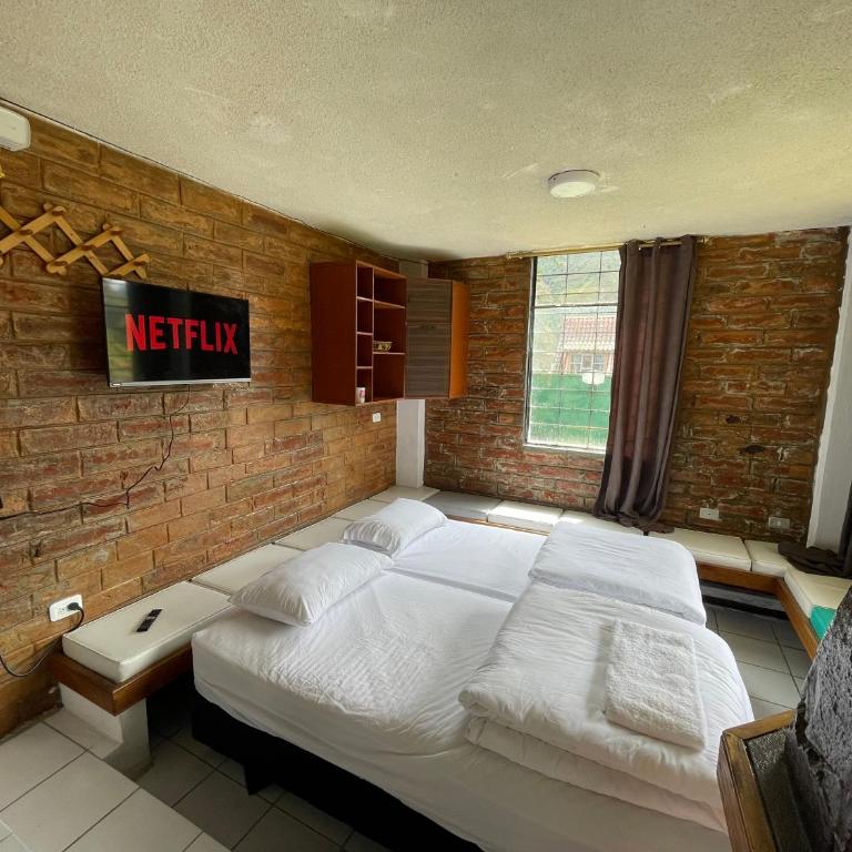 Mountain Chalet - Tungurahua Hot Springs/Aguas Termales - Two-Bedroom Chalet - 7