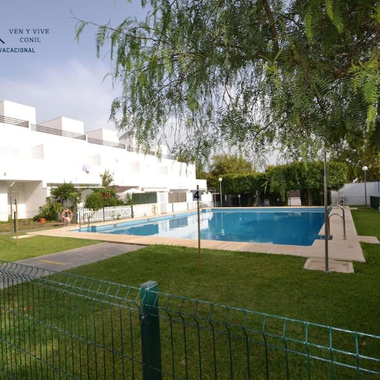 Adosado Familiar con Piscina y Terraza - Casa de 3 dormitorios - 1