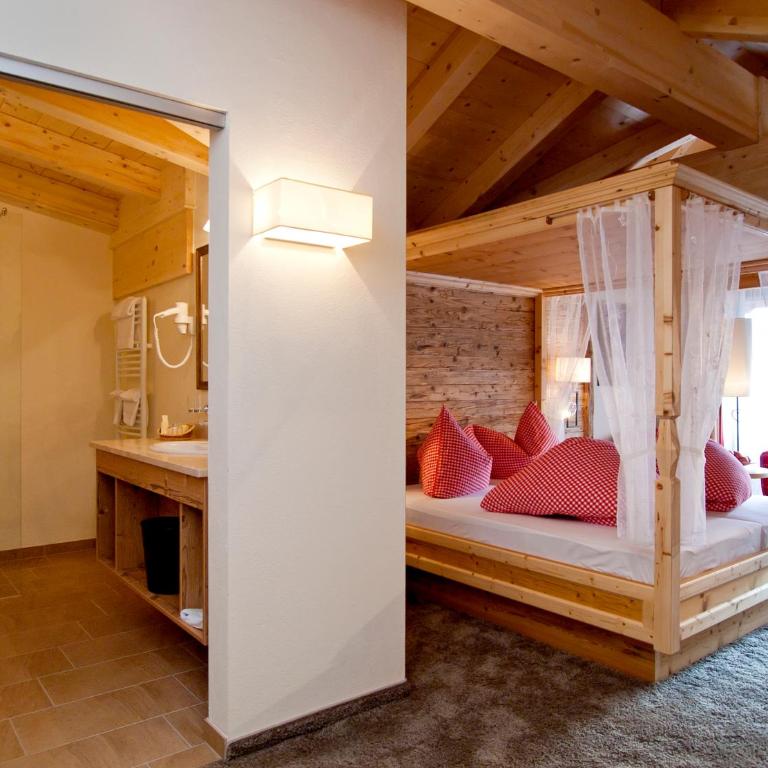 Hotel Wöscherhof - 4 Sterne Superior - Superior Doppelzimmer „HERZIG_ DAHUAM“ mit Balkon - 5