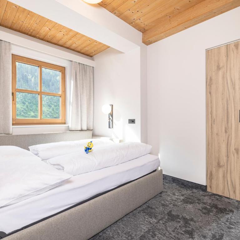 Kinder- & Gletscherhotel Hintertuxerhof - Junior Suite mit Balkon - 4