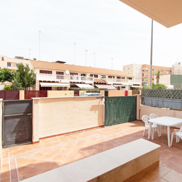 Global Vacacional, Apartamento con gran terraza en la playa de Canet - Apartment - Erdgeschoss - 2