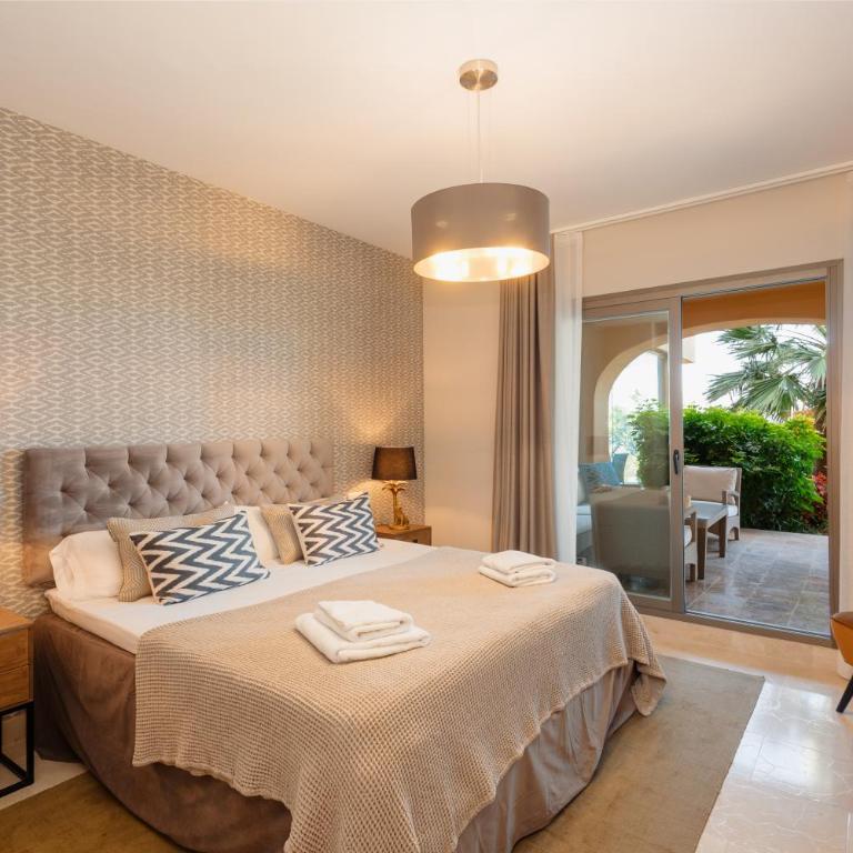 Beautiful apartment, with private terrace in Benahavís, Marbella - Two-Bedroom Apartment - 11