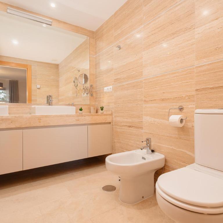 Beautiful apartment, with private terrace in Benahavís, Marbella - Two-Bedroom Apartment - 16