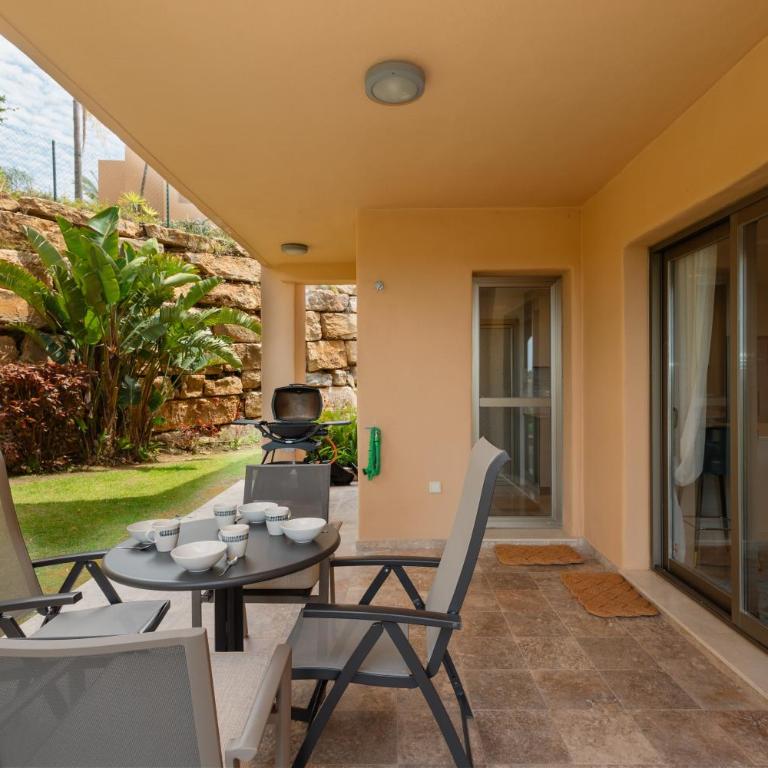 Beautiful apartment, with private terrace in Benahavís, Marbella - Two-Bedroom Apartment - 18