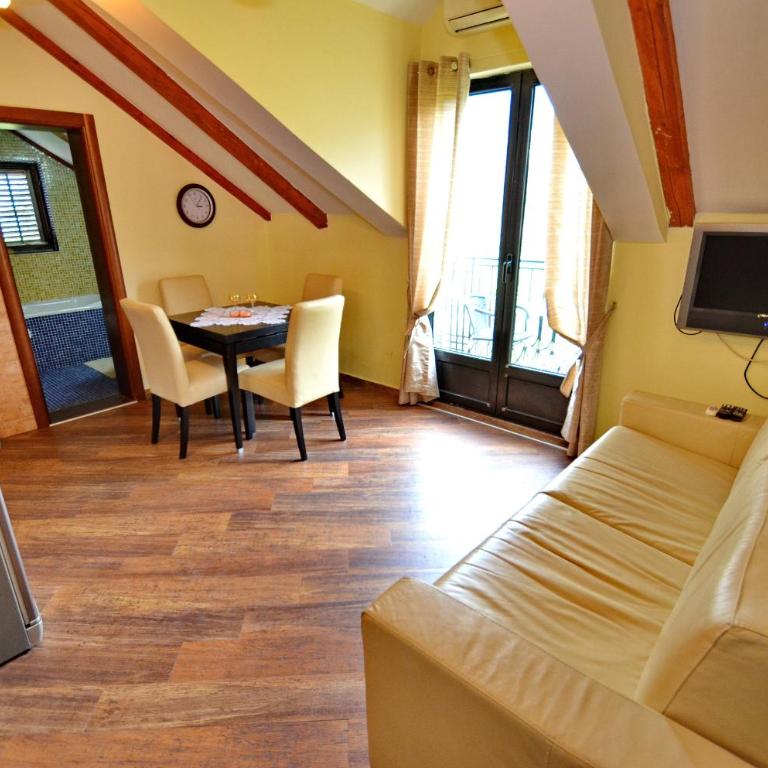 Apartments Ivetić - Duplex Studio with Balcony - 10