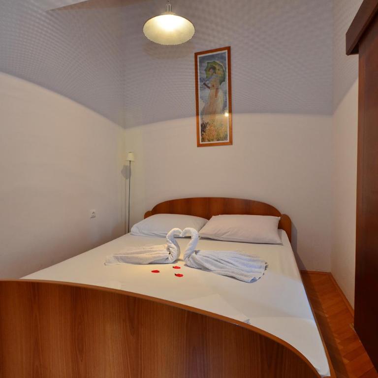 Apartments Ivetić - One-Bedroom Apartment with Balcony - 4