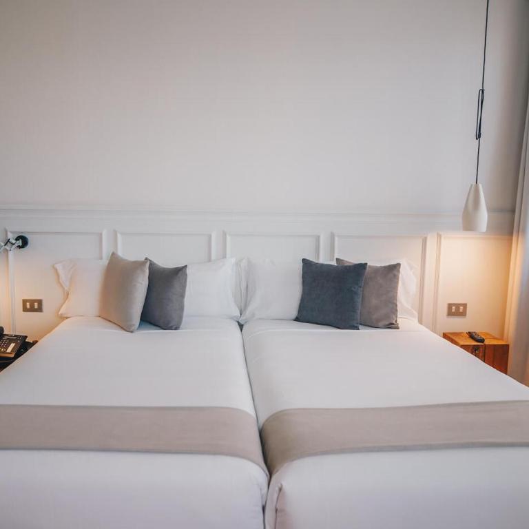 Dear Hotel Madrid - Deluxe Double or Twin Room - 1