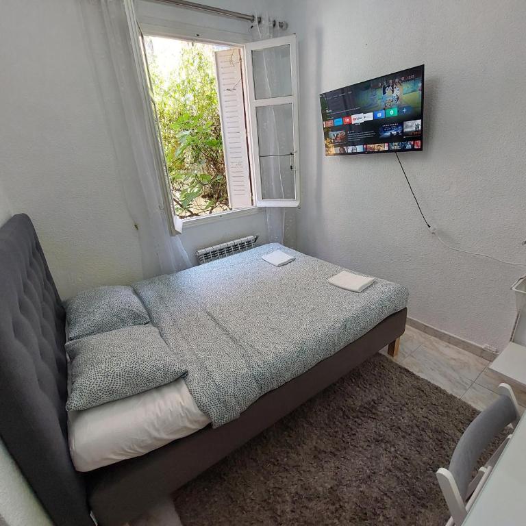 N1 Casa de Madrid - greenpeace line - Double Room with Shared Bathroom - 4