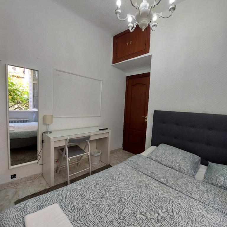 N1 Casa de Madrid - greenpeace line - Double Room with Shared Bathroom - 2