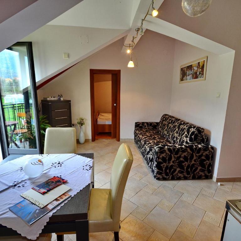 Apartments Ivetić - One-Bedroom Apartment with Balcony - 3