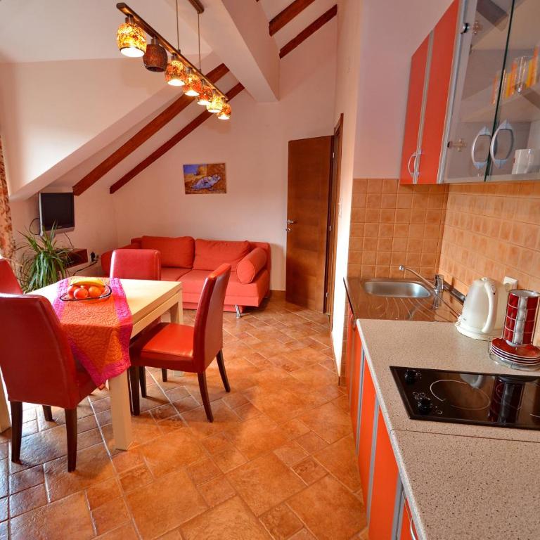 Apartments Ivetić - Two-Bedroom Apartment - 2