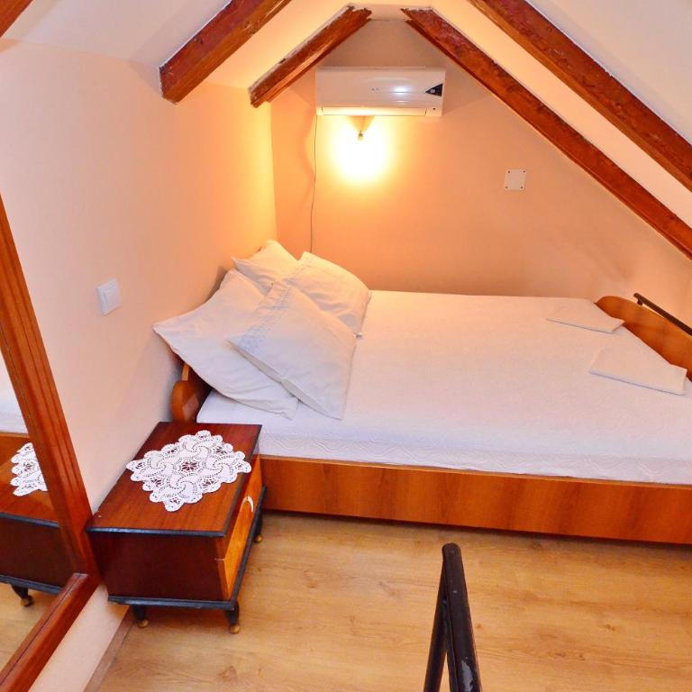 Apartments Ivetić - Duplex Studio with Garden View - 10