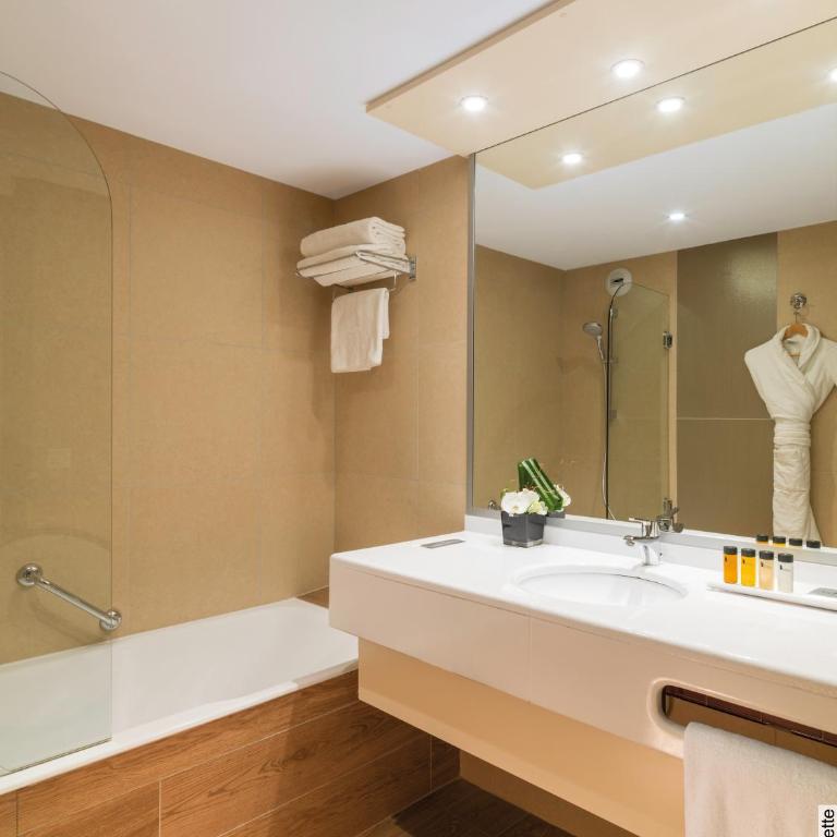 Hôtel Lyon Métropole & Spa - Chambre Double Confort - Accès Spa et Piscine Non Inclus - 2