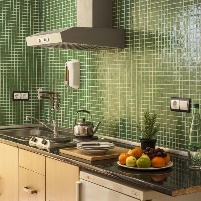 AinB Las Ramblas-Guardia Apartments - Studio (2 Adults) - 3