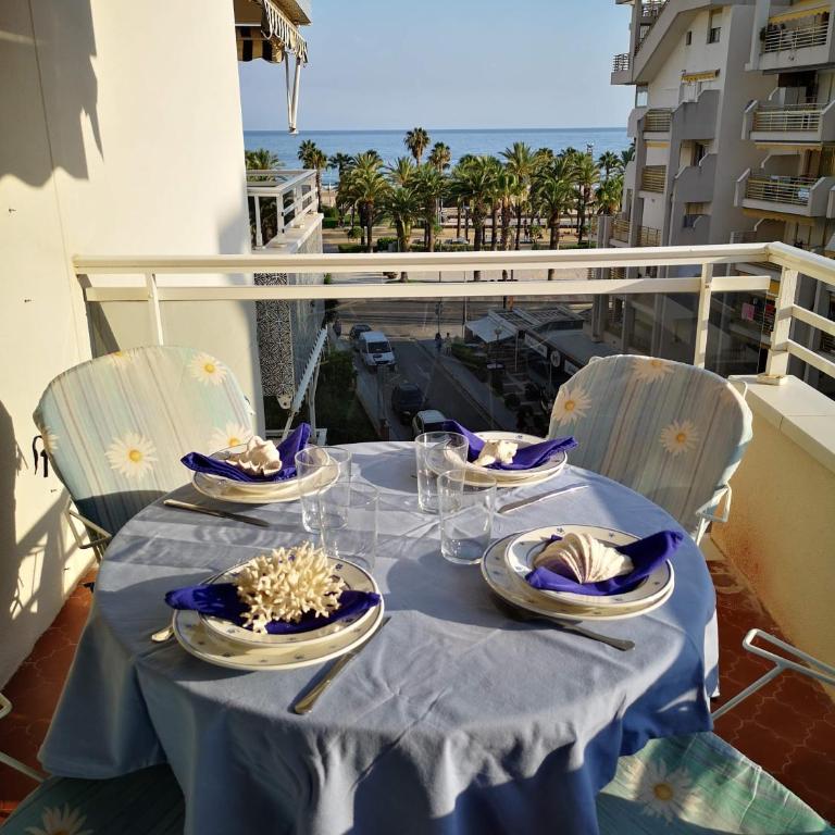 Salou Seafront - Three-Bedroom Apartment - 3