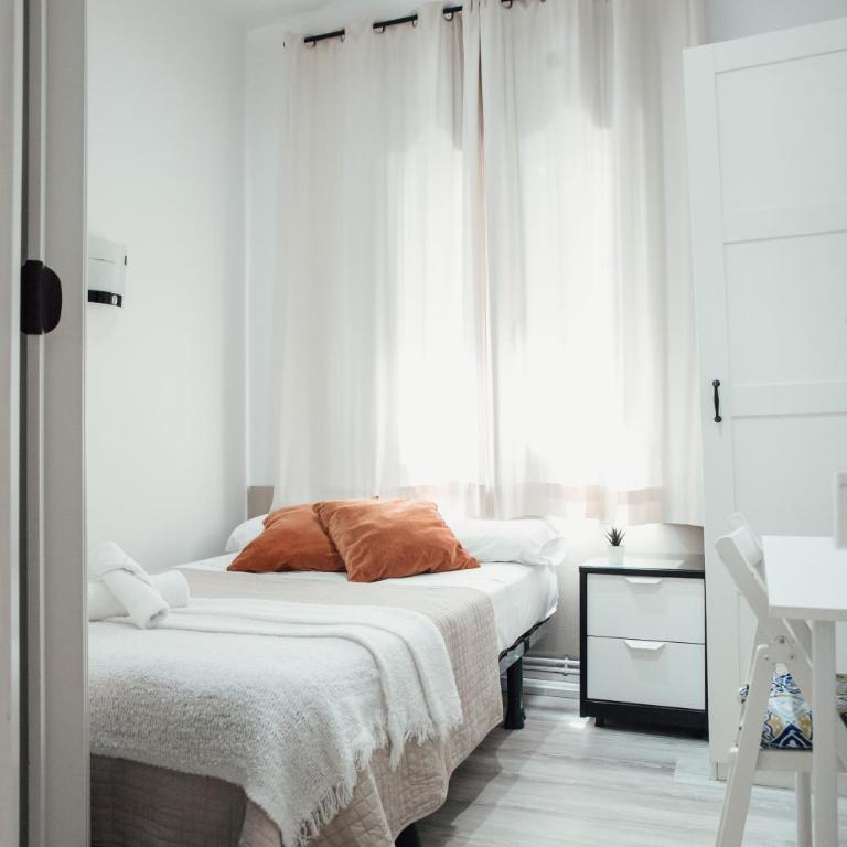 Hostal Ruta de Francia - Single Room with Private Bathroom - 2