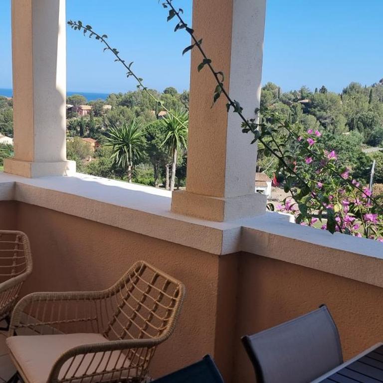 Agay Cap Esterel Village Allée Fleurs - F2 Clim vue golf et mer - Grande terrasse plein sud - Appartement 1 Chambre - 52